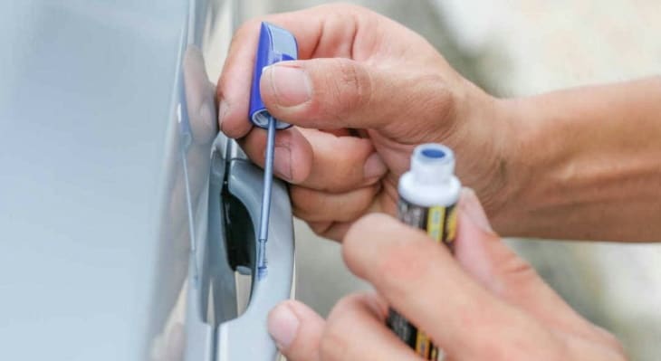 Refaire la peinture de sa carrosserie avec un stylo retouche peinture