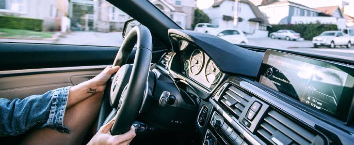 6 raisons pour lesquelles les femmes sont de meilleures conductrices que les hommes
