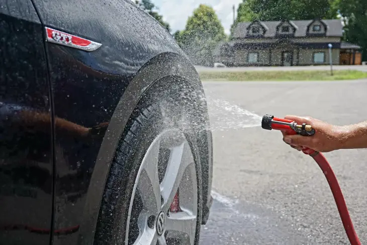 5 conseils pour laver votre voiture en hiver