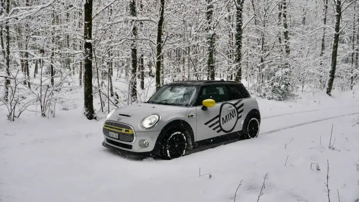 Pneus neige : Pourquoi vous en avez encore besoin