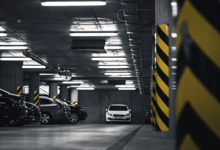 Équipements de stationnement et sécurité dont chaque parking a besoin