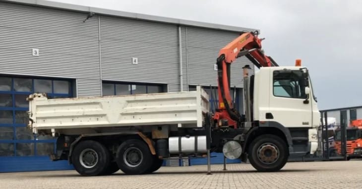 Camion-grue d'occasion DAF CF 85