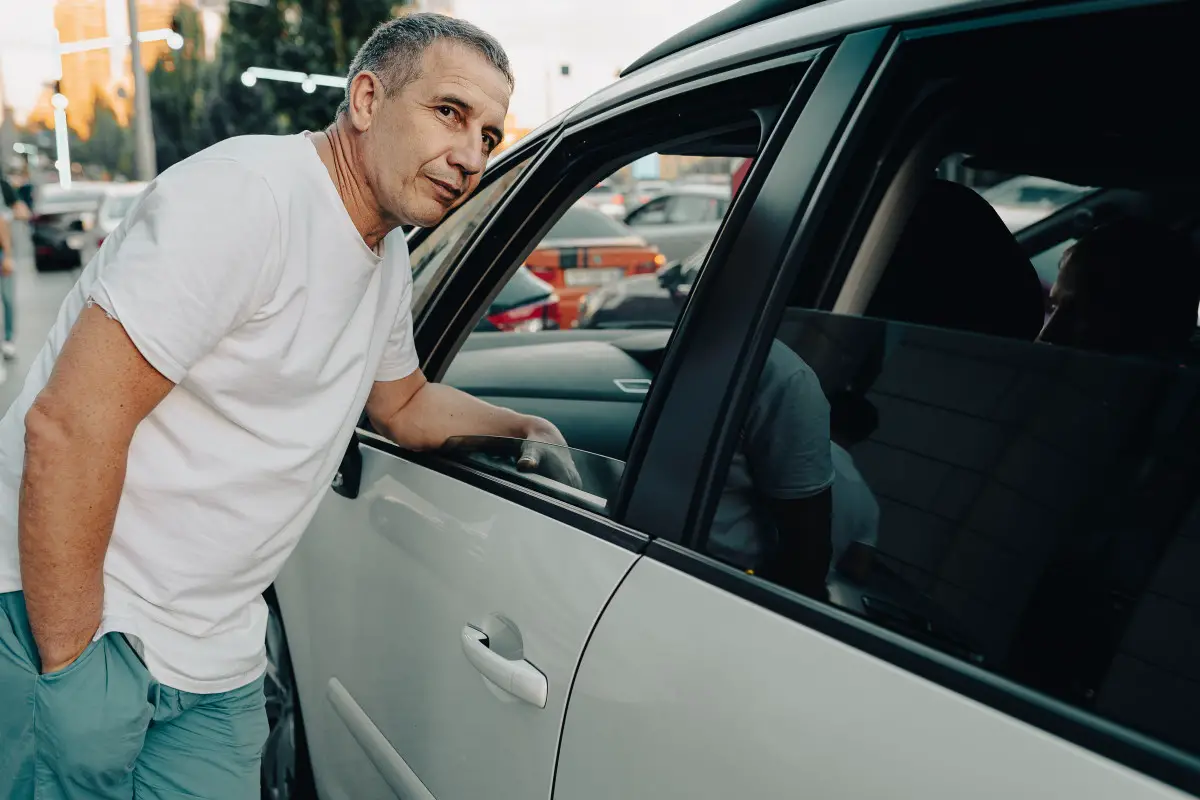 vitre voiture bloquée ouverte - la vitre de ma voiture ne remonte plus - vitre voiture remonte plus