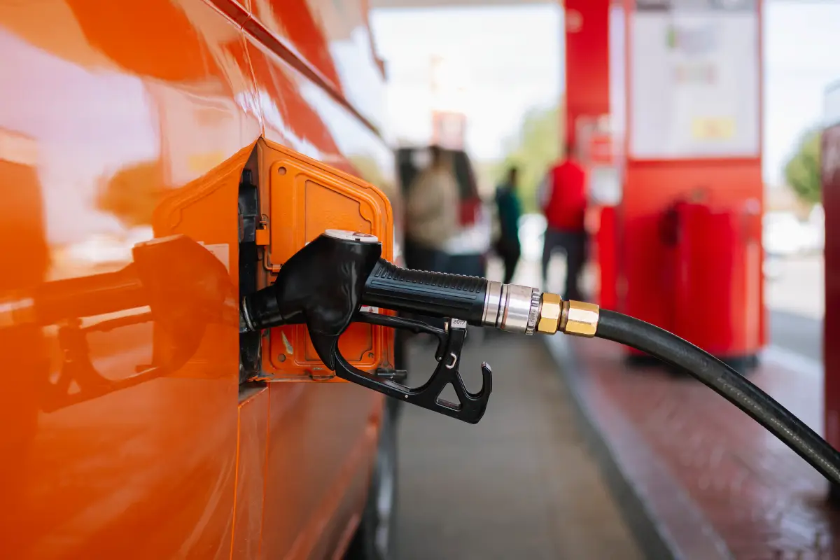 Prix de l’essence à la pompe : comment éviter de vous ruiner en faisant votre plein ?