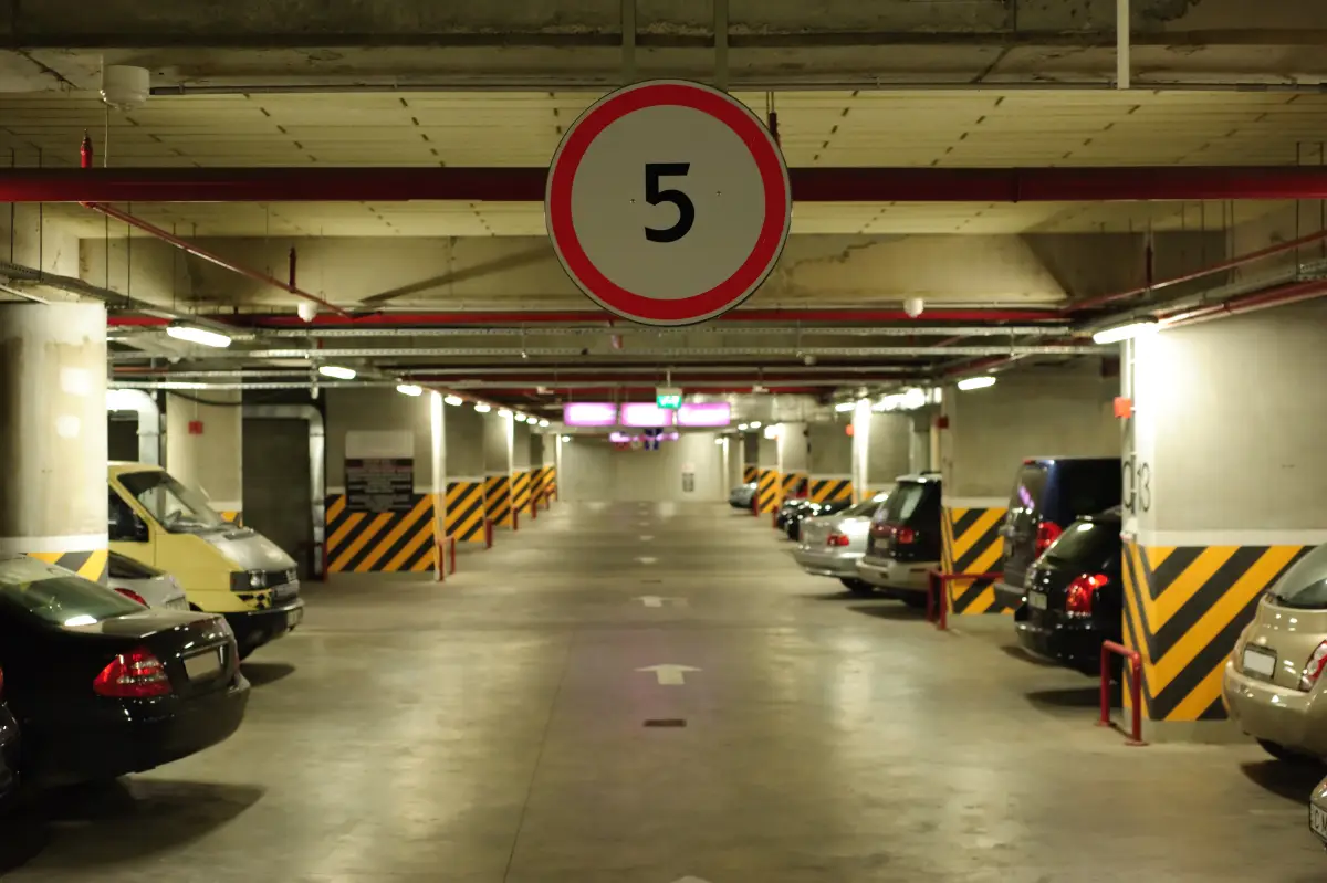 Parking parfait : comment garantir la sécurité de vos clients et de vos véhicules